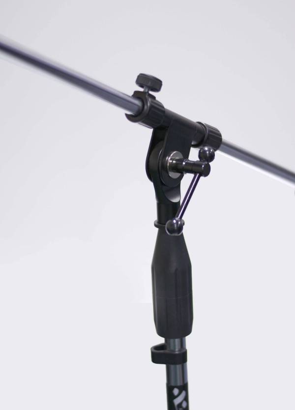 MICROPHONE BOOM STAND. HEAVY DUTY TRIPOD. CHROME MA409